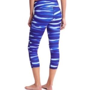 Athleta Chaturanga Cropped Leggings